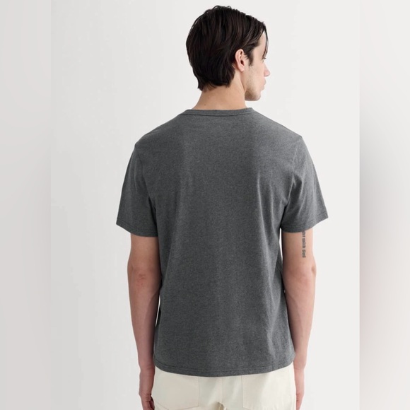 THE ESSENTIAL ORGANIC V-NECK TEE - S - Picture 3 of 9